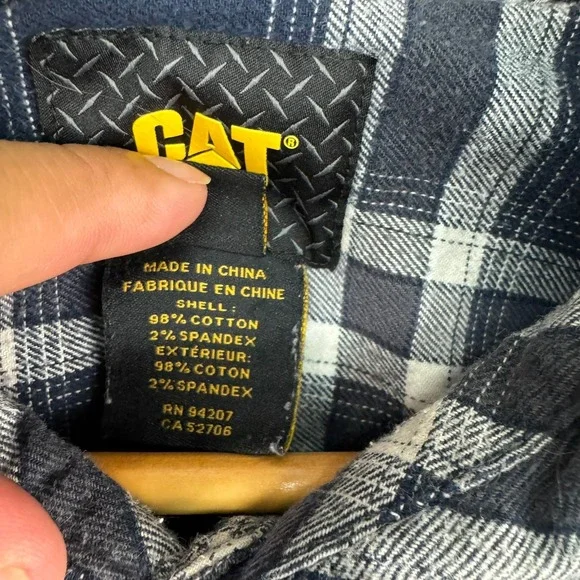 CAT Flannel Shirt Men's Size XL Blue Plaid Button Up Long Sleeve Workwear Casual - Picture 3 of 12
